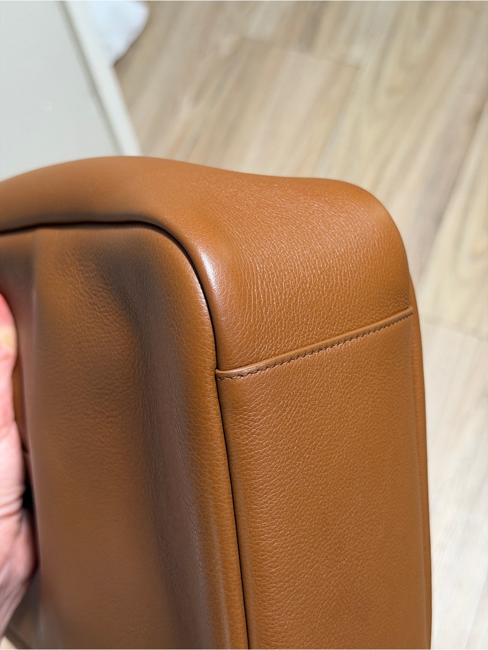Saint Laurent Le 5 À 7 Supple Small Shoulder Bag in Grained Leather - Picture 9 of 11